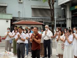 ผู้นำพิธี